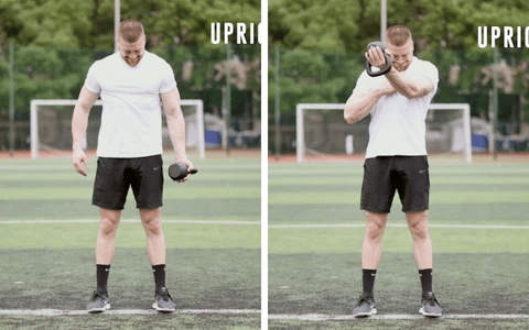 Exercice elevation avant avec kettlebell pour les muscles pectoraux