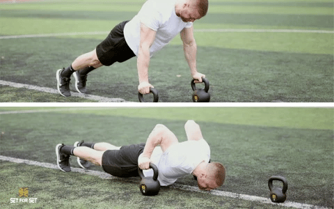 Pompes avec des kettlebells