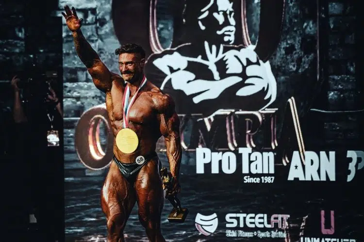 Chris Bumstead remporte son 6e titre Chris Bumstead remporte son 6e titre
