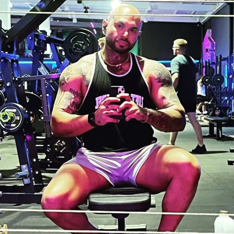 Giuliano Pirone dans une salle de sport Giuliano Pirone dans une salle de sport