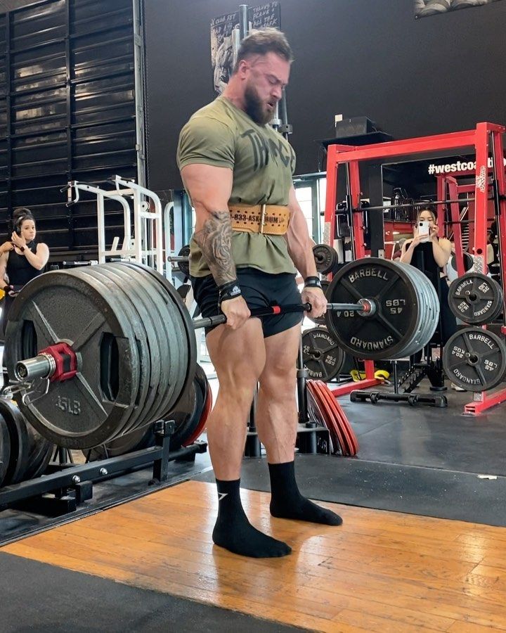 Cbum Barbell soulevé de terre