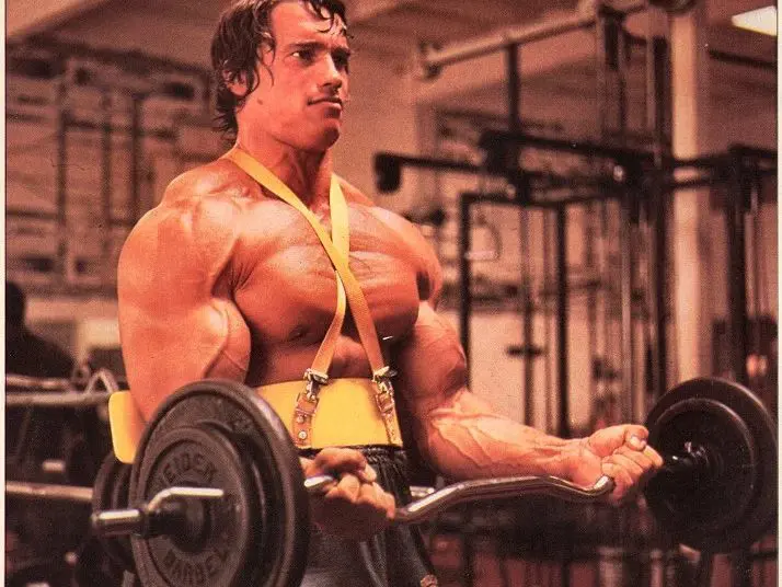 Arnold Schwarzenegger EZ Bar Curls Arnold Schwarzenegger EZ Bar Curls