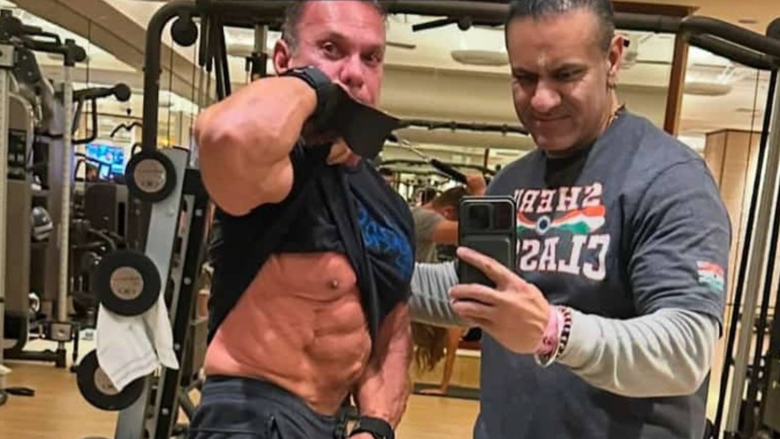 Rich Gaspari montre un pack de six déchiquetés à 61 ans : « Aucune excuse » – Fitness Volt