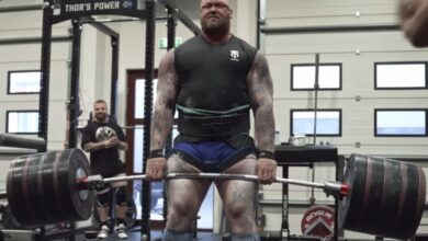 Hafthor Bjornsson écrase un soulevé de terre de 470 kg (1 036,2 lb) de soulevé de terre d'éléphant brut en préparation pour une tentative de record du monde de 100 000 $ - Fitness Volt