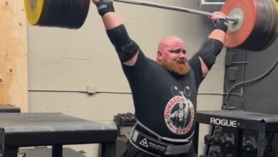 Lucas Hatton Averhead press 251 kg (553,4 lb) en préparation pour 2025 Arnold Strongman Classic - Fitness Volt