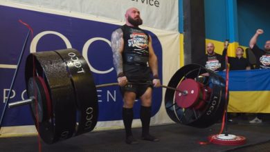 Oleksii Novikov établit 550 kg (1 212,5 lb) record du monde de soulevés de terre 18 pouces au 2025 Ultimate Strongman Barcelone Strongman Grand Prix - Fitness Volt