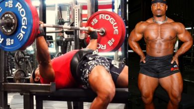 Powerlifter Russel Orhii définit 215 kg (474 ​​lb) Raw Press PR en formation - Fitness Volt