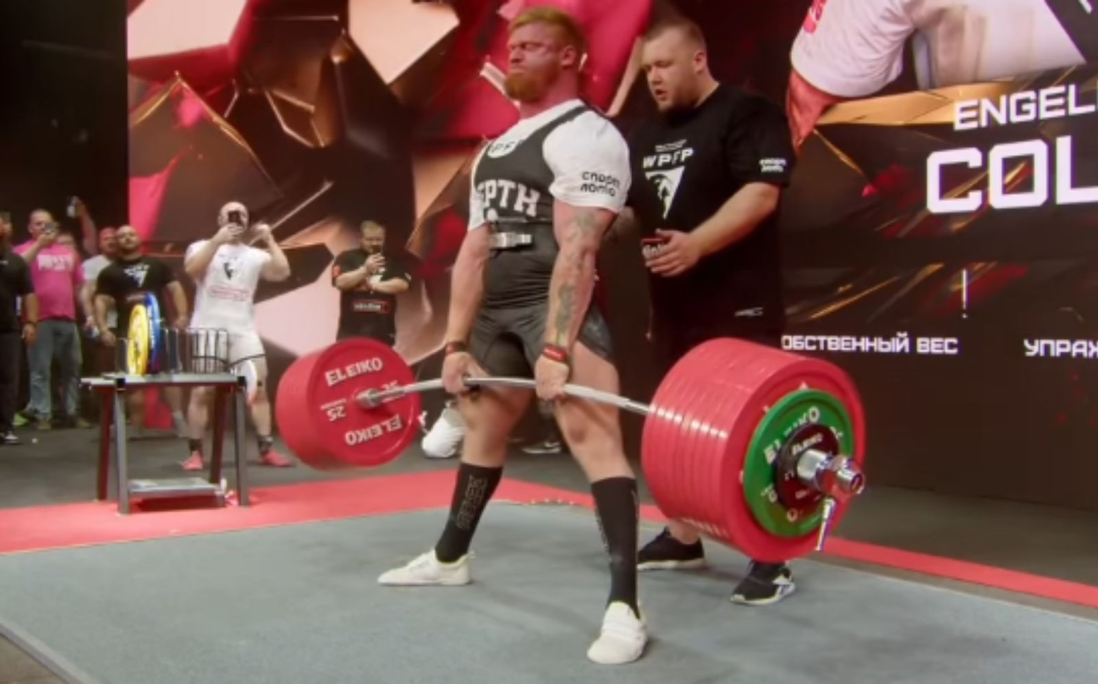 Colton Engelbrecht verrouille un soulevé de terre Sumo de 500 kg (1 102,3 lb) - Fitness Volt