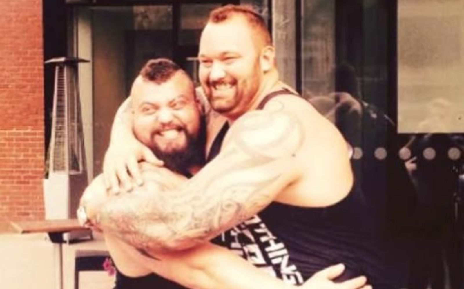 Eddie Hall envoie un message à Hafthor Bjornsson avant sa tentative de record du monde de soulevé de terre: «J'espère vraiment qu'il le cloue» - Fitness Volt