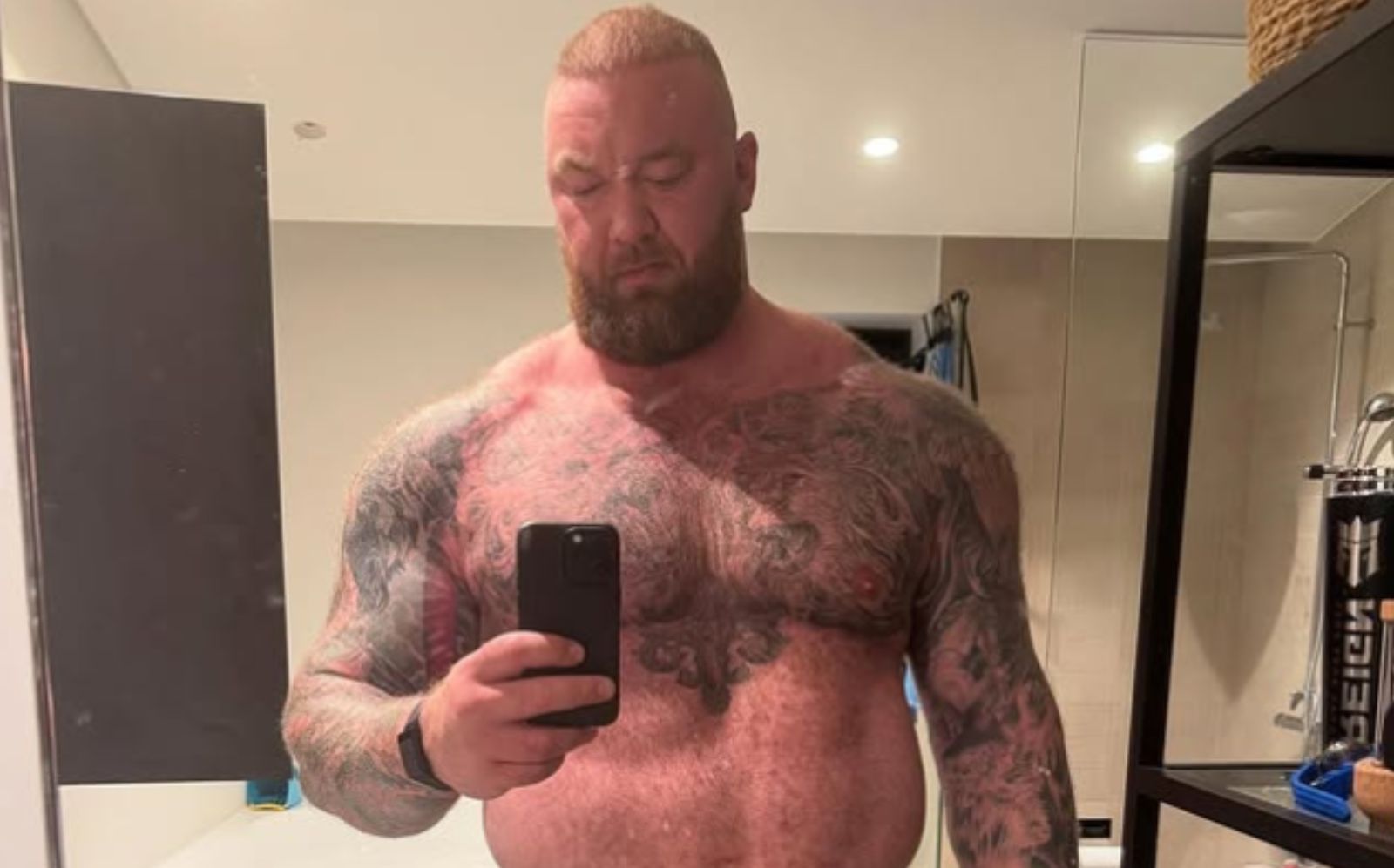 Hafthor Bjornsson partage une mise à jour physique de 200 kg (440,9 lb) avant la prochaine tentative de record du monde de soulevé de terre - Fitness Volt