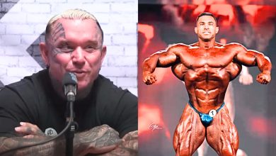 Lee Priest critique «Blocky» debout Pose et concurrents dansant sur scène - Fitness Volt