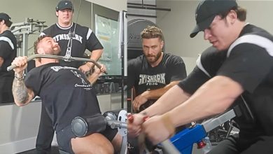 Sam Sulek signe avec Gymshark, s'associe à Chris Bumstead et David posé pour une séance d'entraînement intense - Fitness Volt