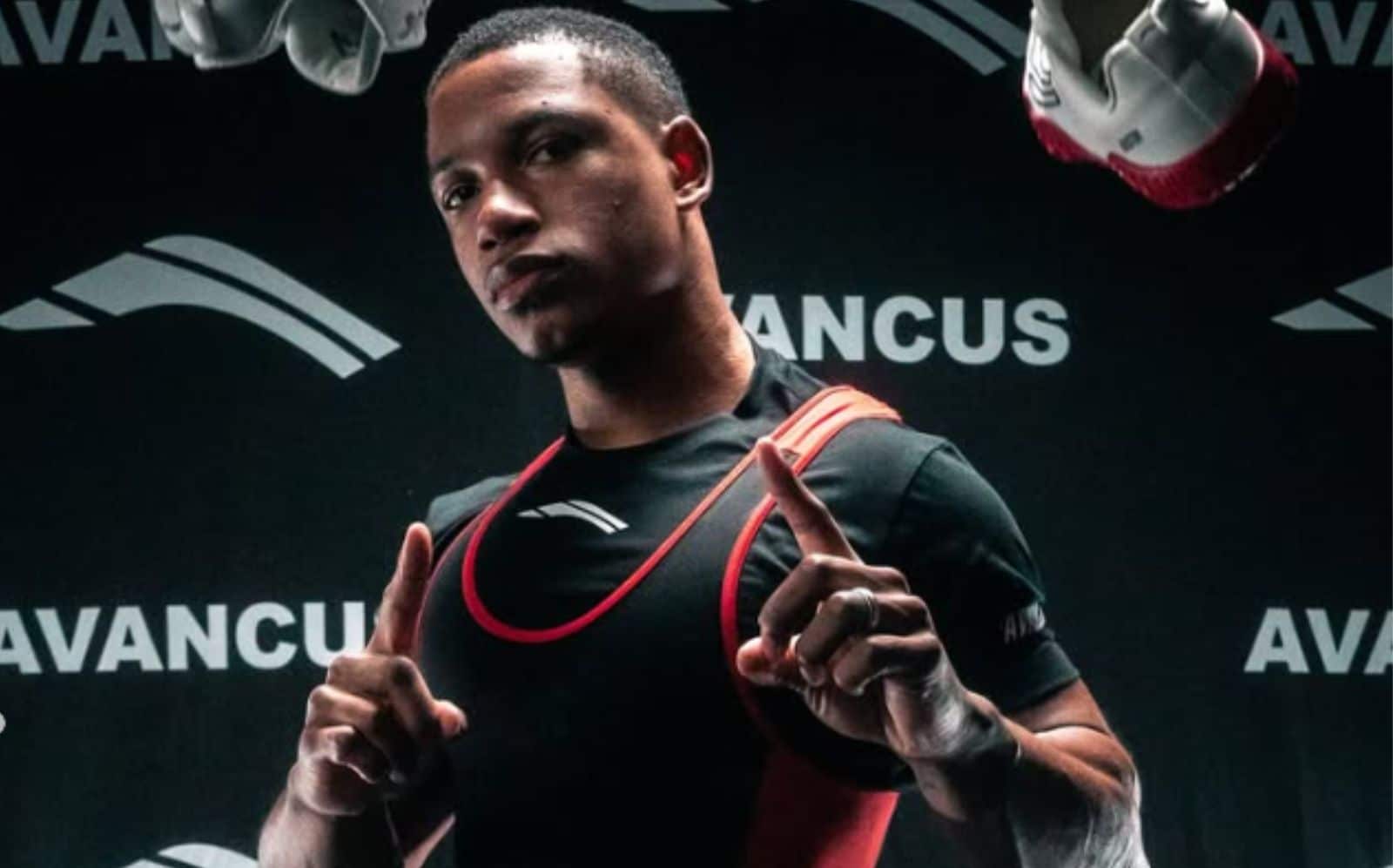 Austin Perkins (U74KG) marque un record du monde IPF total non officiel de 858 kg (1 891,6 lb) au Avancus Houston Prime 2025 – Fitness Volt