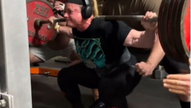 Kristy Hawkins Sets A Raw Squat Pr